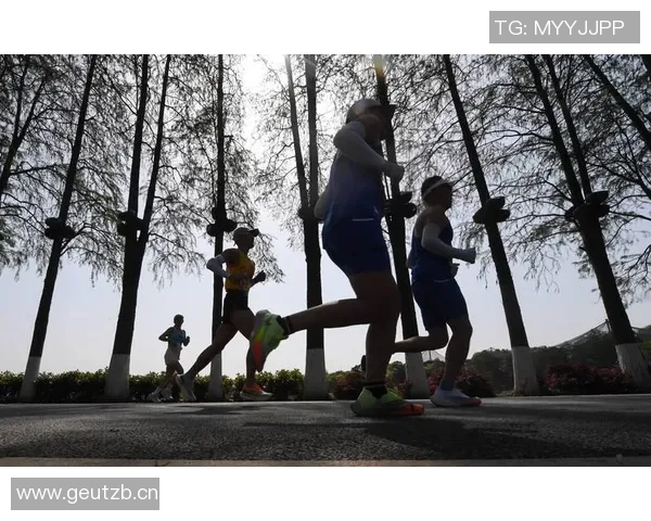 武汉攀岩队在马拉松大满贯中的耐力表现与挑战分析