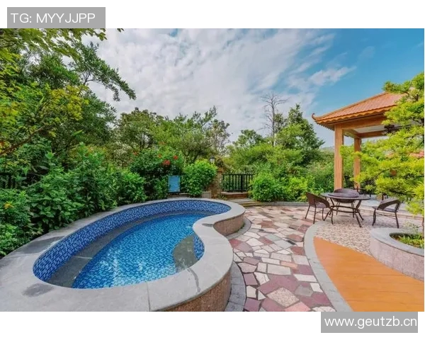 以泳池为中心的度假村设计：打造水陆交融的休闲天堂